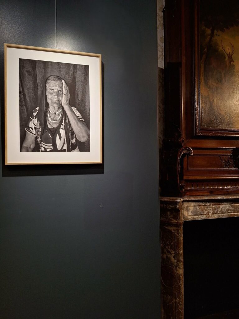 exposition photo de Nikos Aliagas au chateau de waroux