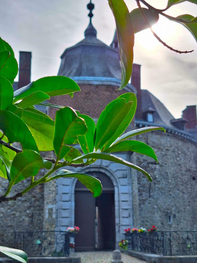 le-chateau-de-waroux-exposition-photo-nikos-aliagas